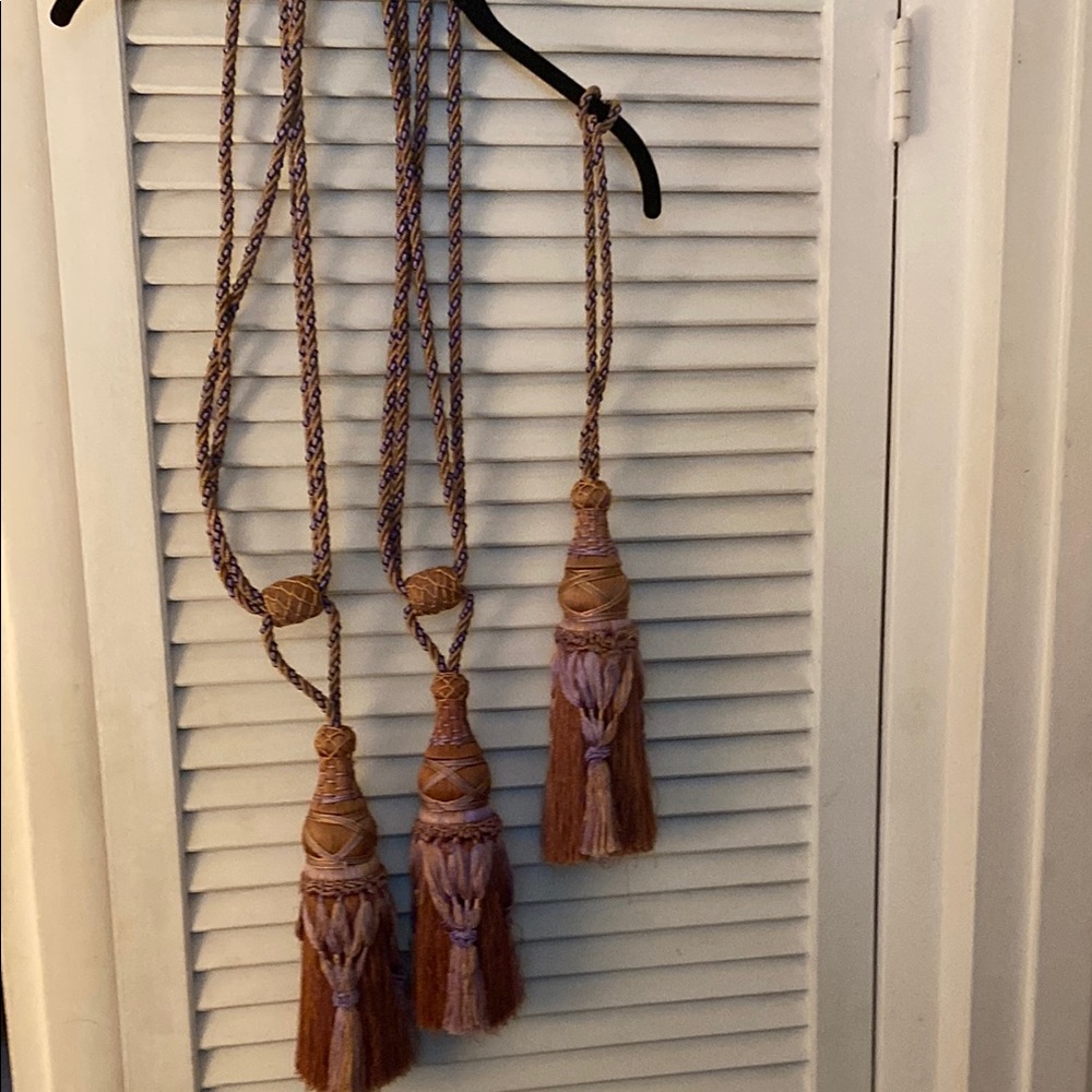 Elegant Tan/Lavender Curtin tassels
